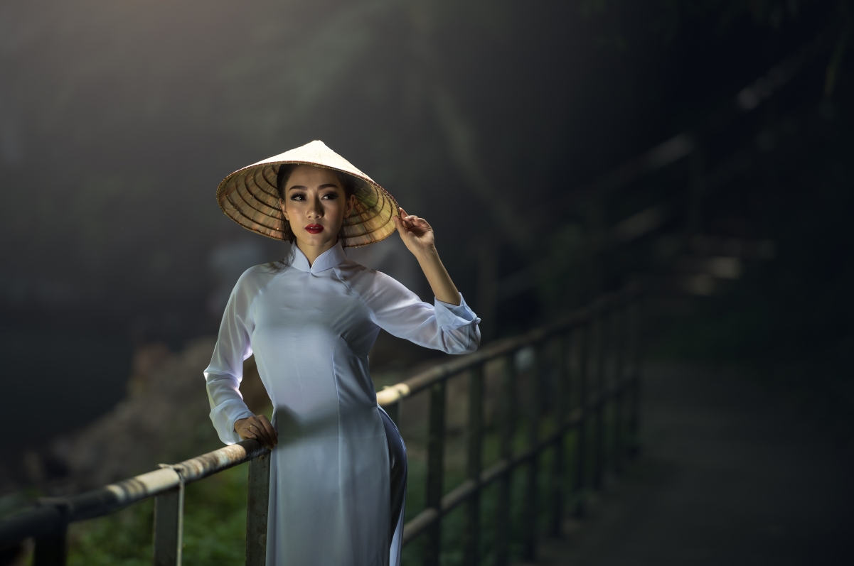 泰国 公园 帽子 姿态 7K美女图片 亚洲漂亮美女