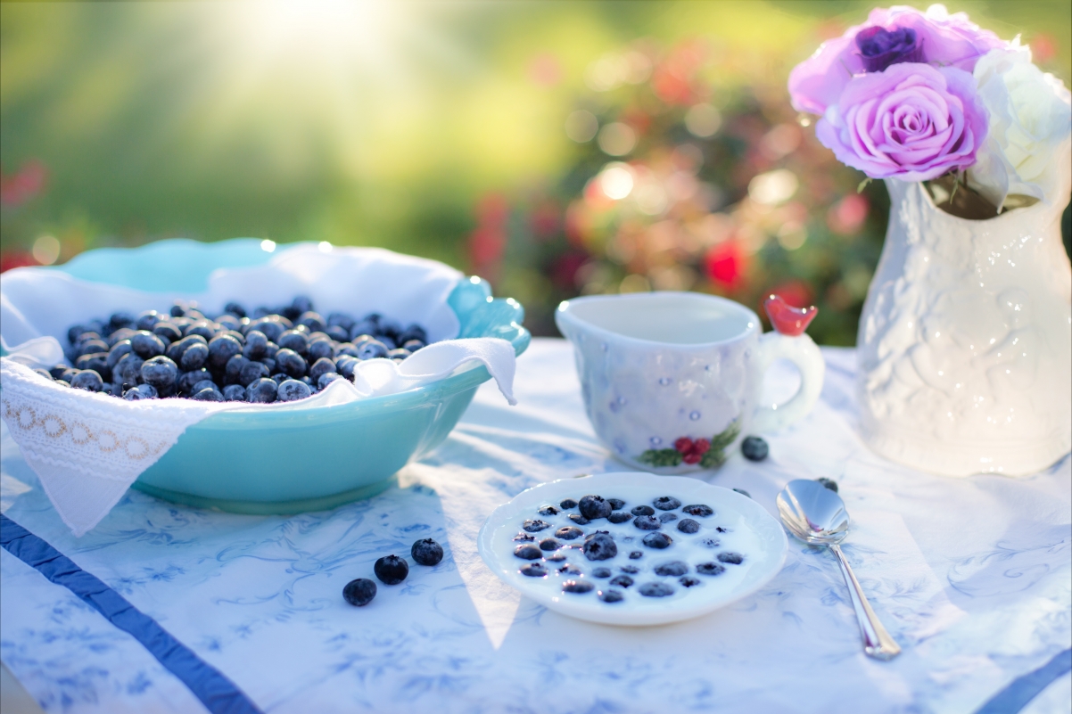 蓝莓奶油早餐高清图片