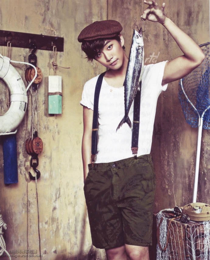 2PM李俊昊登《红秀GRAZIA》杂志慵懒帅气迷人