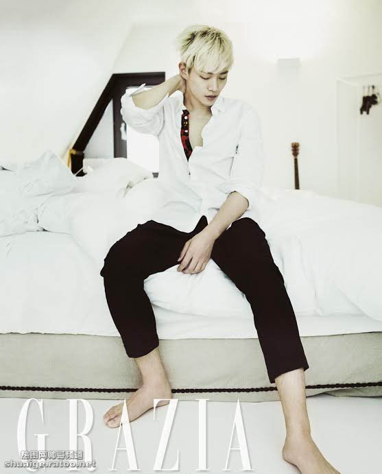 2PM李俊昊登《红秀GRAZIA》杂志慵懒帅气迷人