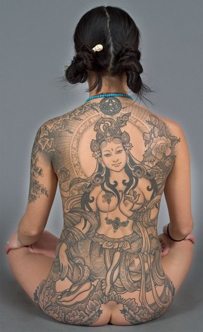 丰腴的佛祖满背纹身图案