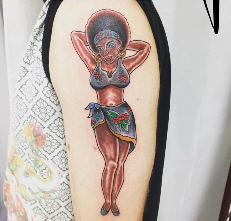  男生手臂上彩绘的美女人物纹身图片 美女人物纹身图案
