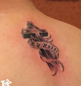 背部一款好看的十字架纹身图案