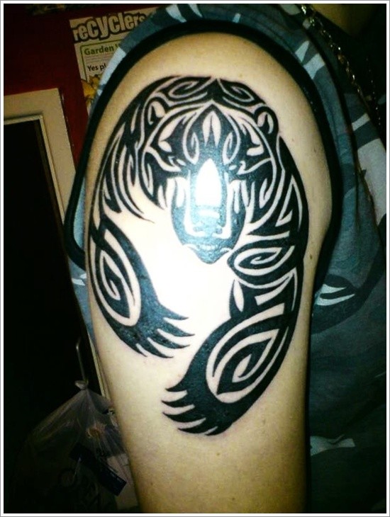 大臂黑色部落熊简约纹身图案