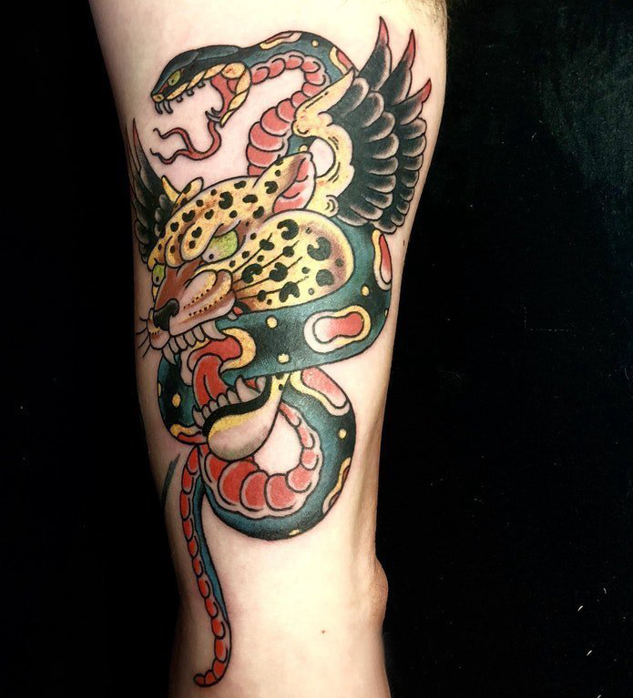  男生大臂上蛇和豹子纹身图片 百乐动物纹身