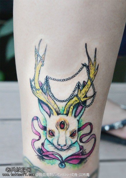 脚踝彩色小兔子羚羊纹身图案