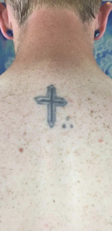 宇宙树纹身覆盖十字架纹身