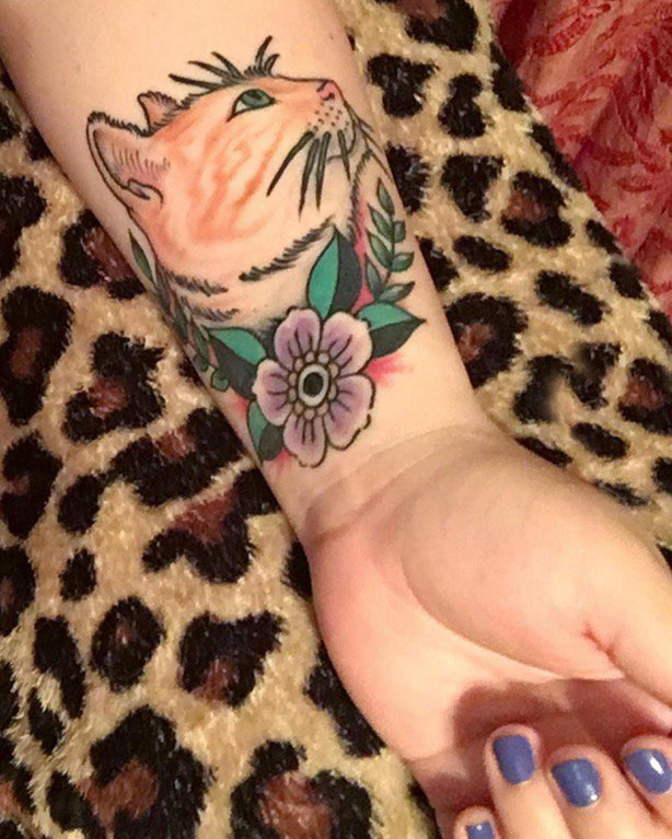女生手臂上猫咪纹身图案 小清新猫咪纹身