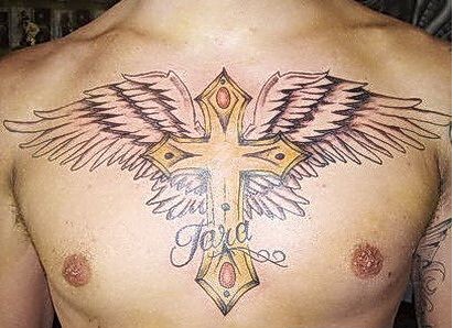 胸前带翅膀的黄金十字架纹身图片