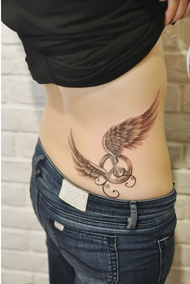 时尚女生腰部好看的天使翅膀纹身图案