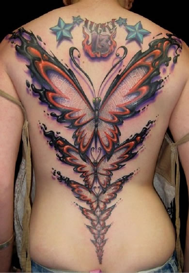 美女后背大型的彩色蝴蝶纹身图案
