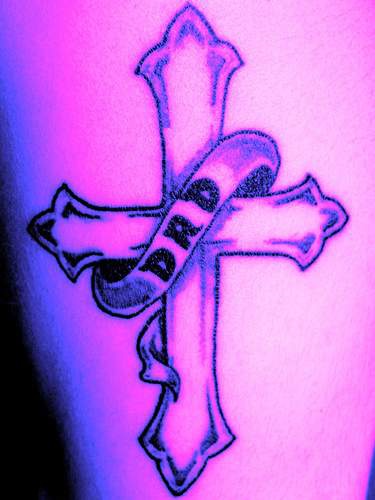 十字架与英文纪念纹身图案