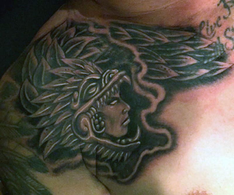 肩部个性黑白部落妇女与龙纹身图案