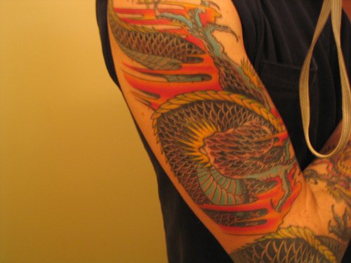 手臂中国风彩绘龙纹身图案