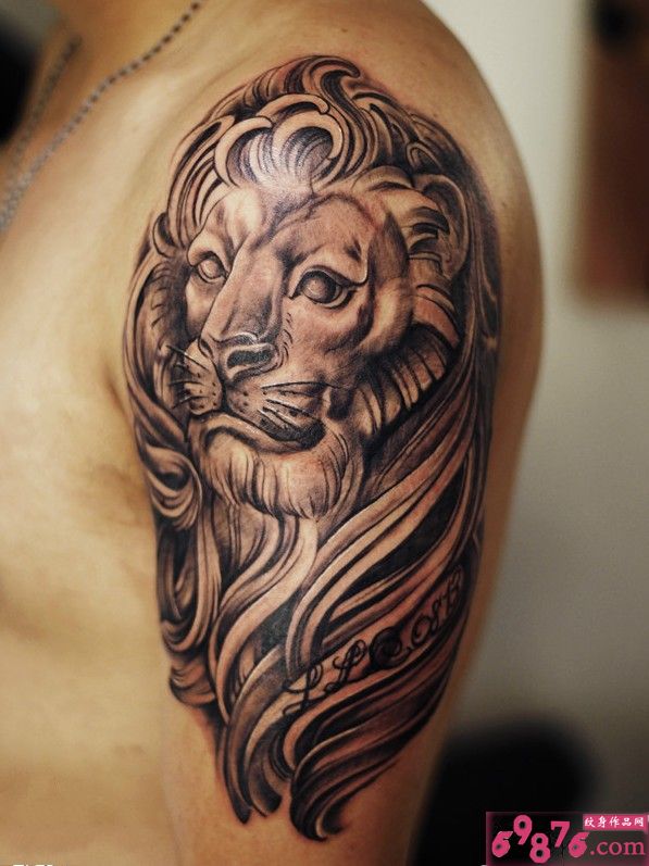 雕塑风的狮子胳膊纹身图案