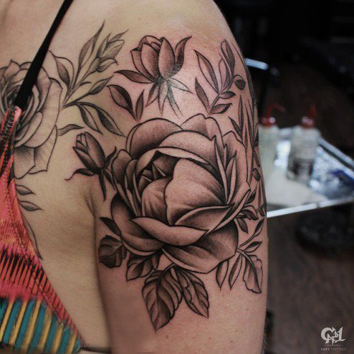 女生手臂上黑灰素描点刺技巧创意文艺别致花朵纹身图片