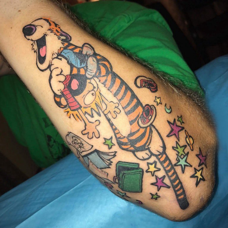男生手臂上彩色的卡通纹身图片 手臂纹身图片