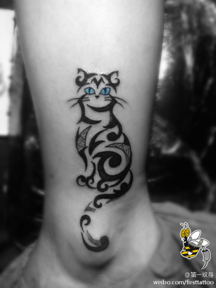 女生腿部可爱经典的图腾猫咪纹身图案