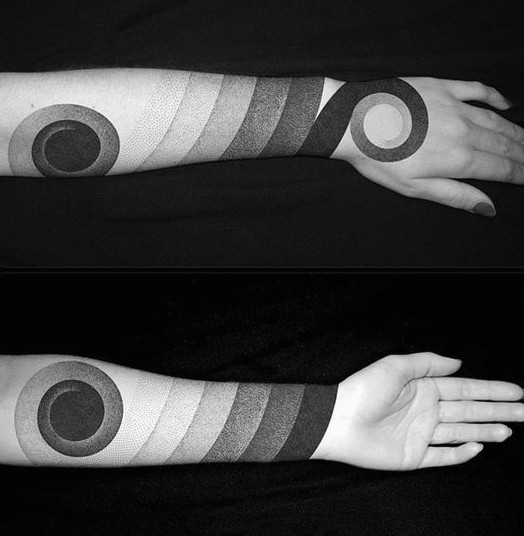 手臂简单的黑白灰渐变臂环纹身图案