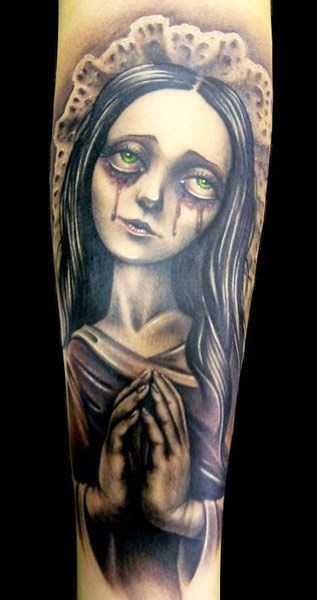 手臂哭泣的怪物女孩绿眼睛纹身图案