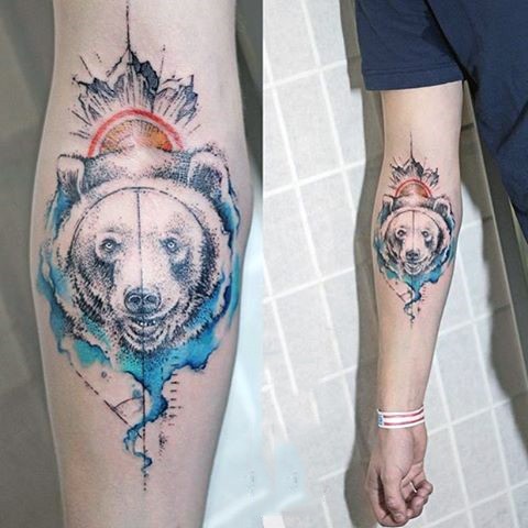 太阳和五彩的熊头点刺手臂纹身图案