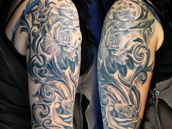 非常逼真的黑白大玫瑰手臂纹身图案