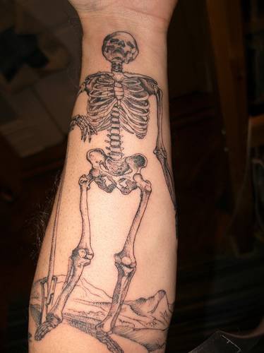 写实的人体骨骼手臂纹身图案