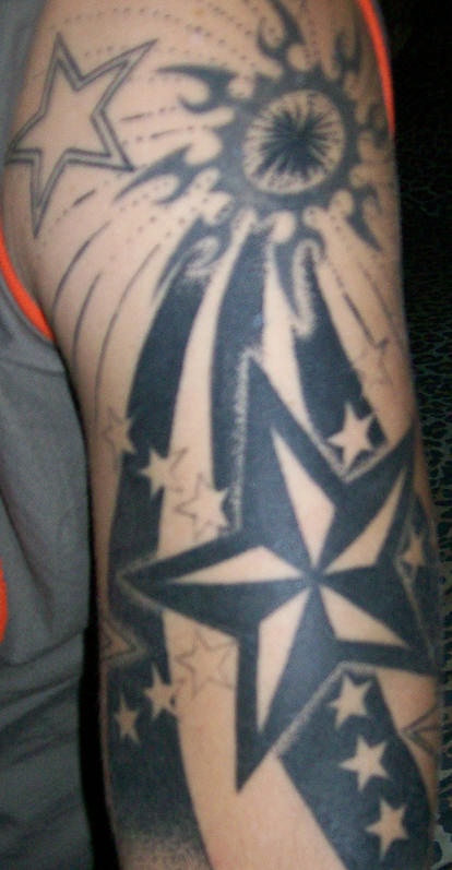 太阳和星星黑白个性手臂纹身图案