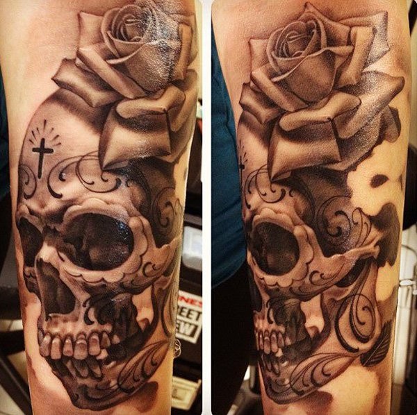 非常逼真的写实黑白骷髅和玫瑰花手臂纹身图案