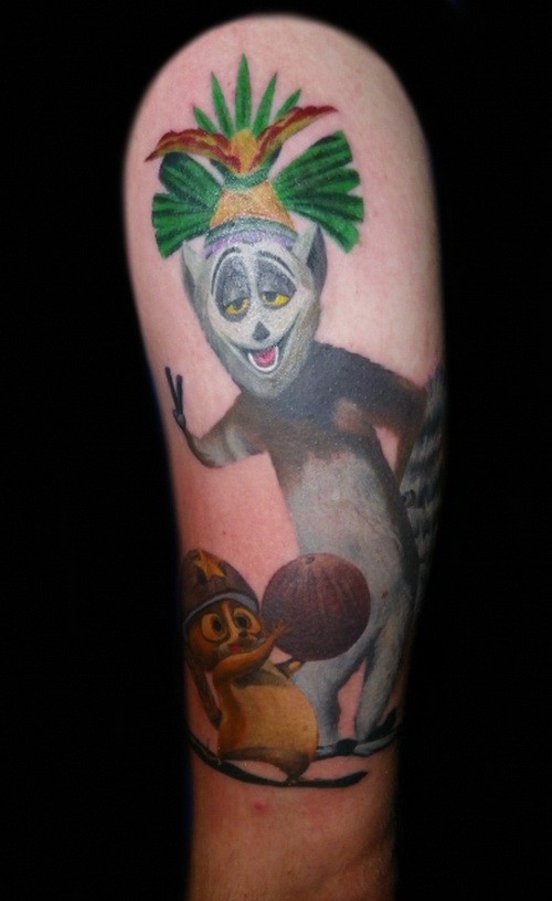 手臂可爱的狐猴国王彩色纹身图案