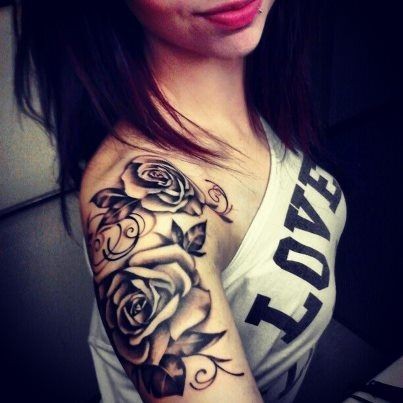 手臂个性黑白玫瑰纹身图案