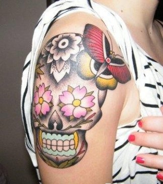美女手臂墨西哥骷髅头蝴蝶刺青纹身图片