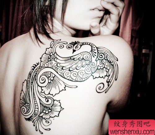女生后背漂亮的图腾凤凰纹身图案