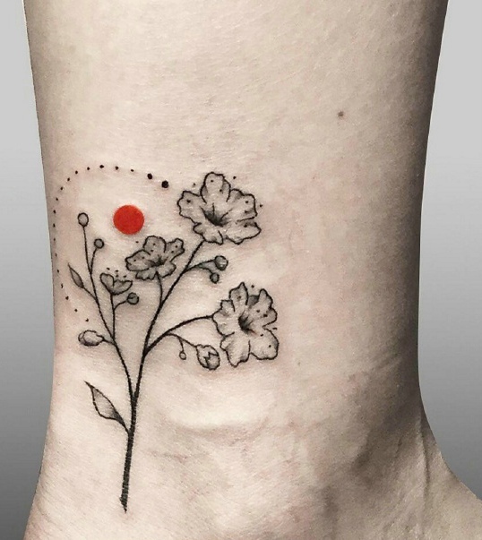 一套简单的黑灰中加上一个小红点纹身图案