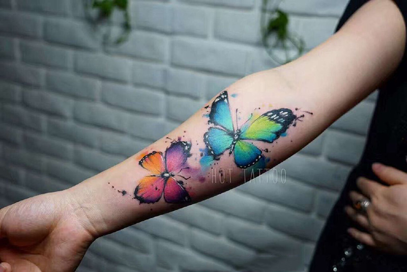 手臂好看的蝴蝶彩绘纹身图案