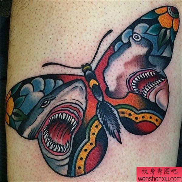 一张手臂彩色蝴蝶纹身图案