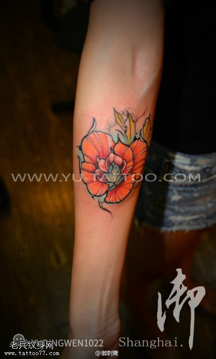 女性手臂彩色玫瑰花文身作品由3Ktu分享