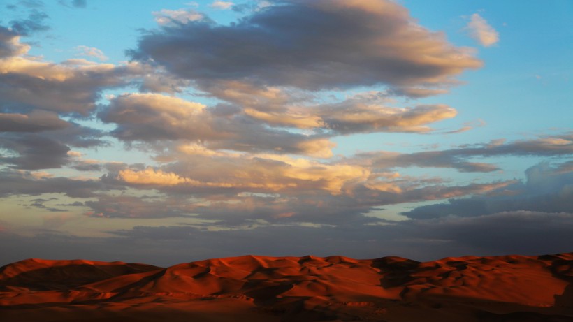 荒凉壮阔的沙漠风景图(18张高清图片)
