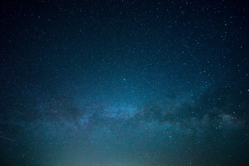 夜晚唯美的星空风景图(24张高清图片)