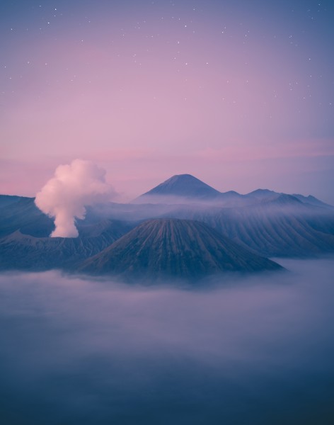 雾气蒸腾的火山图(21张高清图片)
