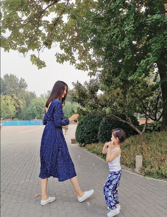 中国美女图片 世界小姐张梓琳3岁女儿身高瞩目图