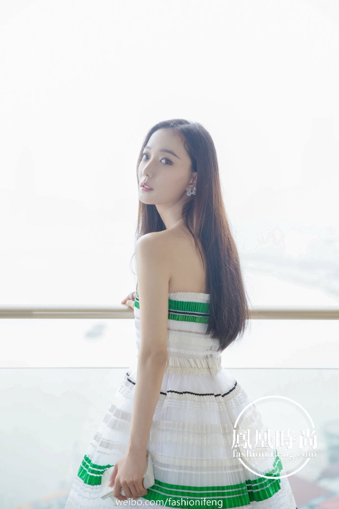 美女明星图片_王璐丹上海国际电影节Dior定制礼服