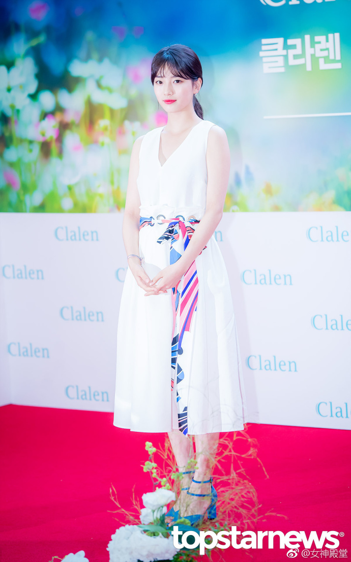 韩国美女明星秀智白色礼服优雅出席粉丝签名会