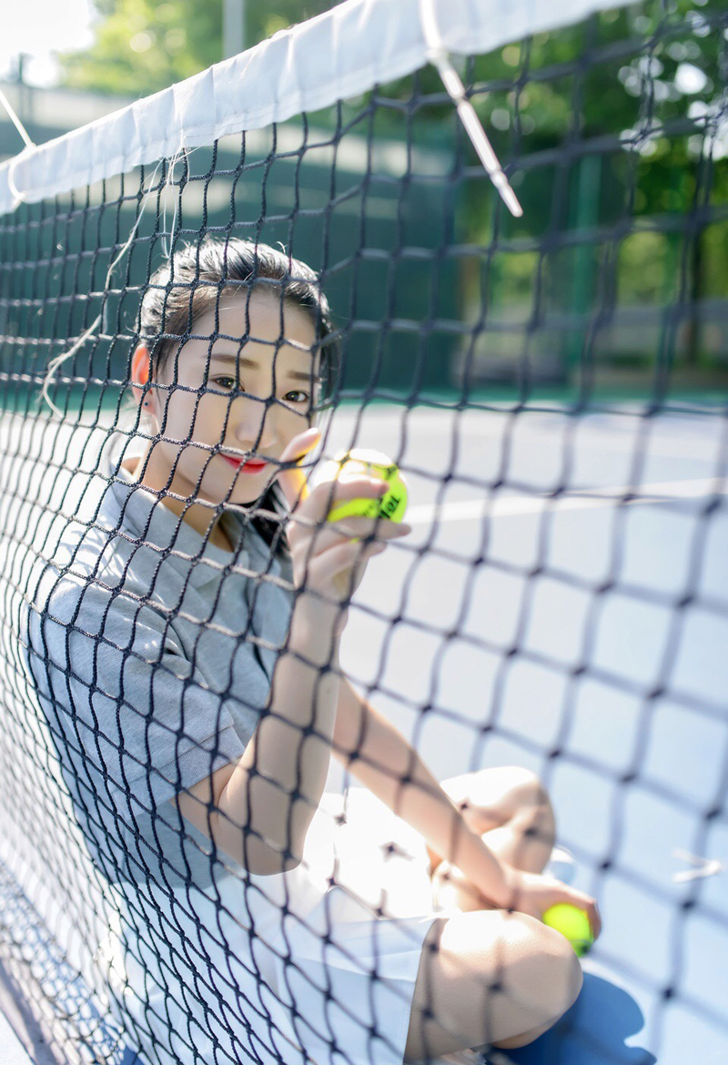 清新马尾网球少女球场运动写真